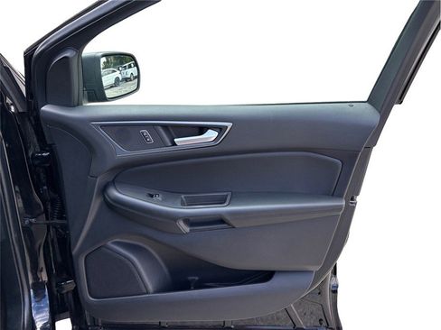 Used 2020 Ford Edge SE image 40