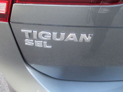 Used 2020 Volkswagen Tiguan SEL Premium image 20