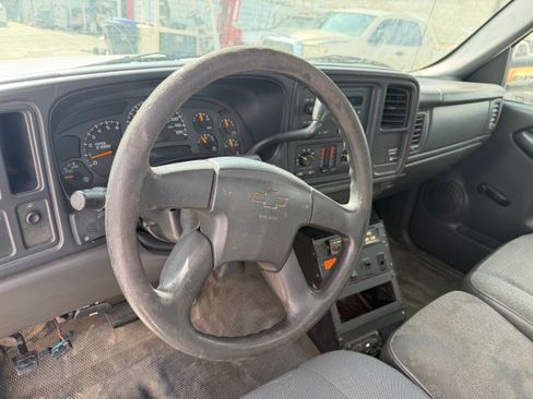 Used 2003 Chevrolet Silverado 2500 2WD Regular Cab image 19