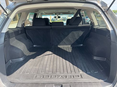 Used 2011 Subaru Outback 2.5i Premium AWD/4WD image 13