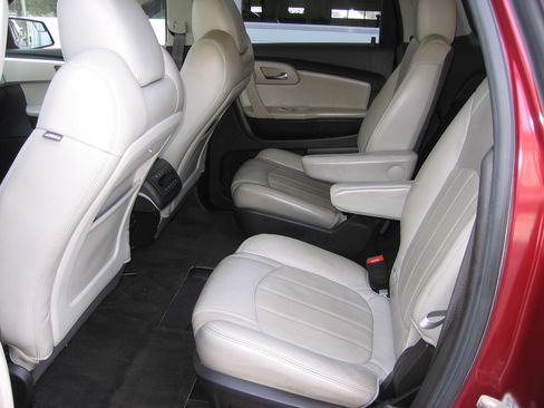 Used 2011 Chevrolet Traverse LTZ image 9