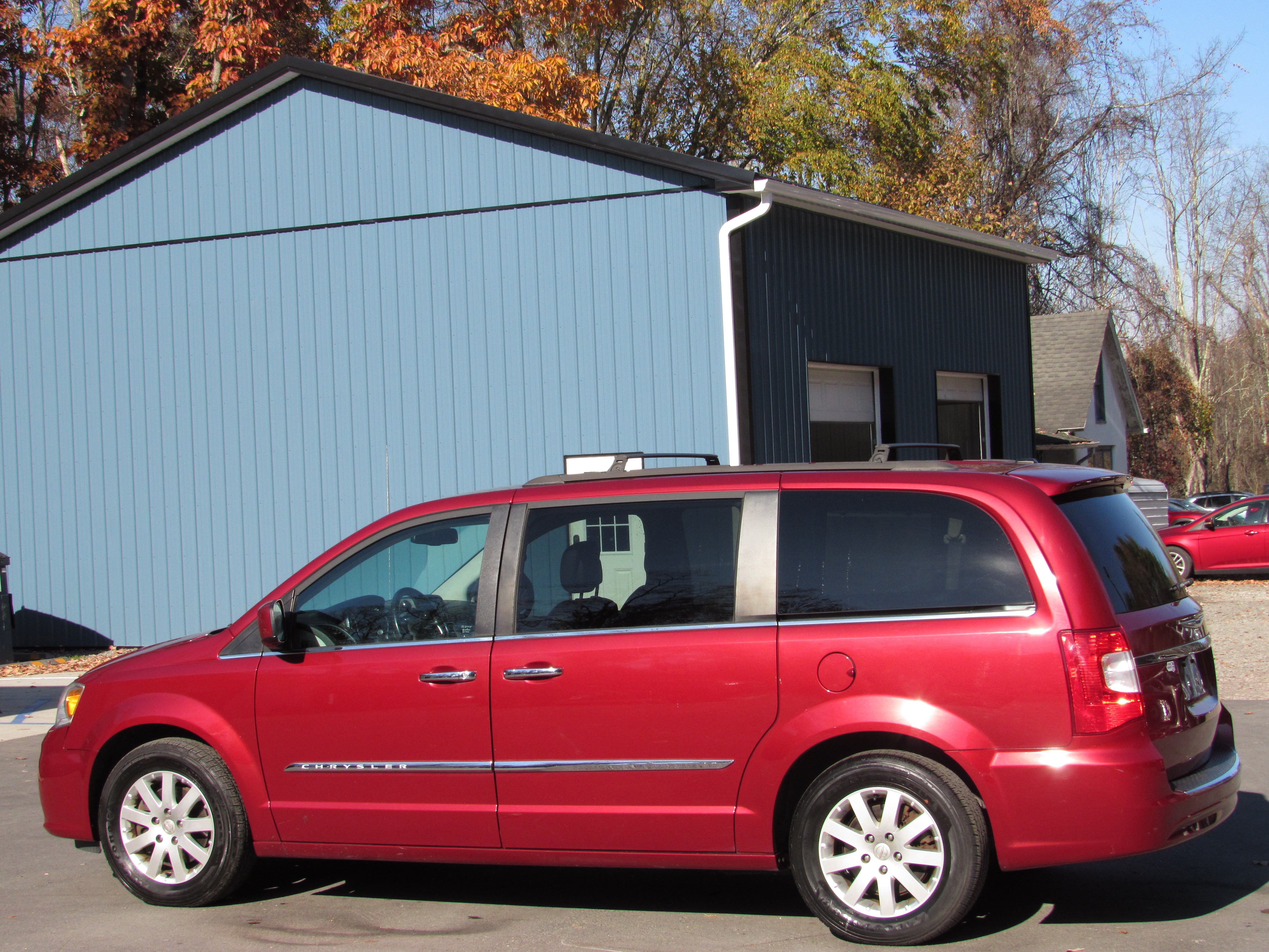 Used 2015 Chrysler Town & Country Touring FWD image 5