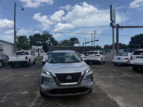 Used 2023 Nissan Rogue FWD SV image 2