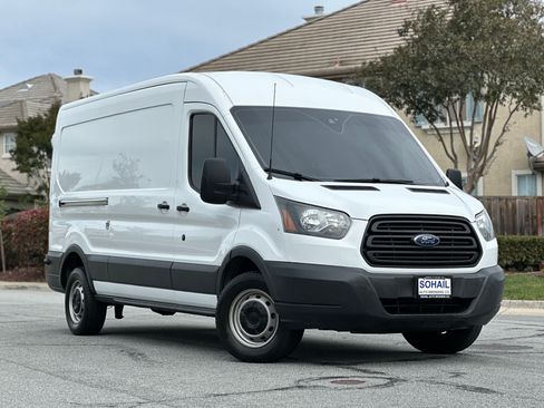 Used 2017 Ford Transit 250 image 6