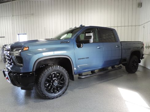Used 2025 Chevrolet Silverado 3500 4x4 Crew Cab LTZ image 3