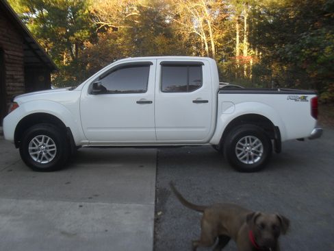 Used 2016 Nissan Frontier PRO-4X image 5