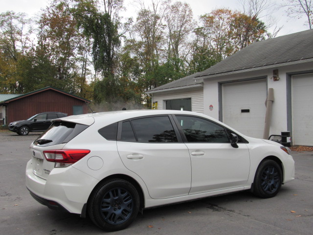 Used 2017 Subaru Impreza 2.0i Hatchback AWD/4WD image 7