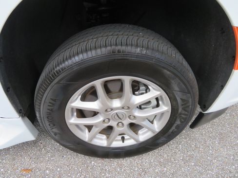 Used 2024 Chrysler Pacifica Touring-L FWD image 31