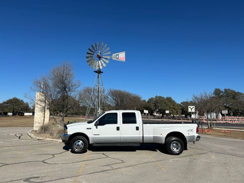 Used 2002 Ford F350 Lariat image 2