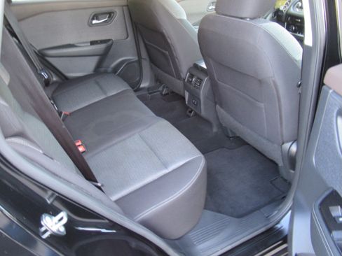 Used 2021 Nissan Rogue SV image 17