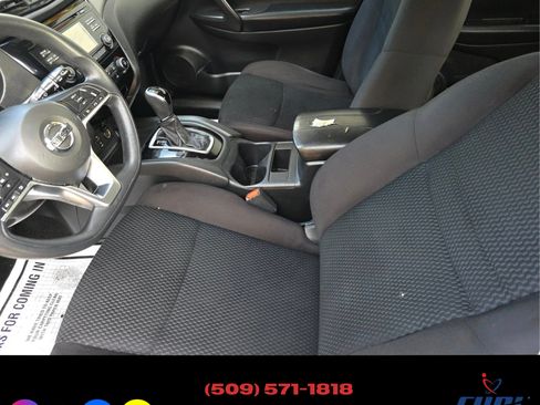 Used 2018 Nissan Rogue Sport S image 17