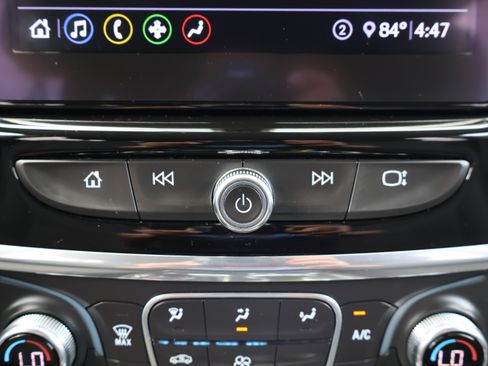 Used 2020 Chevrolet Traverse LT image 19