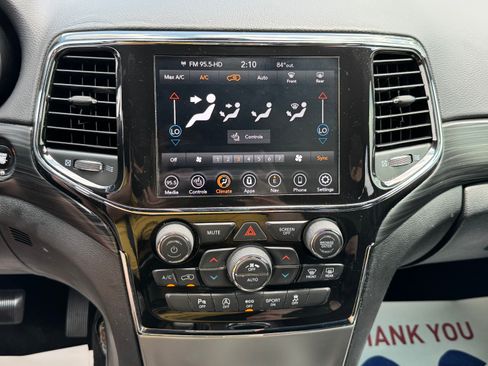 Used 2021 Jeep Grand Cherokee Laredo X image 27