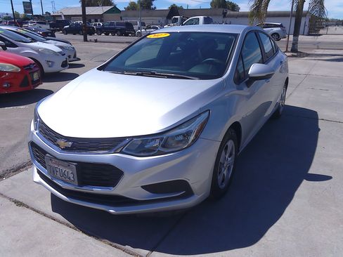 Used 2017 Chevrolet Cruze LS Sedan FWD image 2
