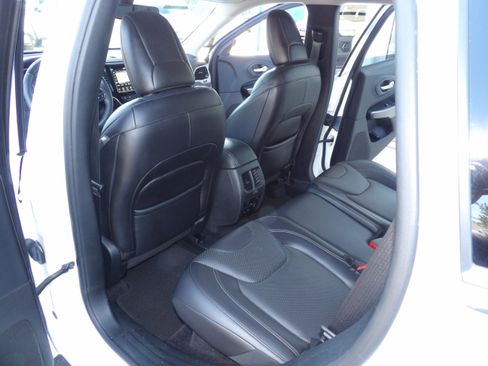 Used 2019 Jeep Cherokee 4WD Overland image 23