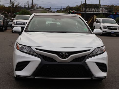 Used 2018 Toyota Camry XSE image 3