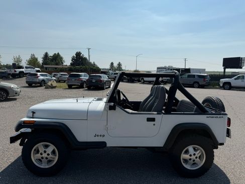 Used 1991 Jeep Wrangler 4WD S image 4