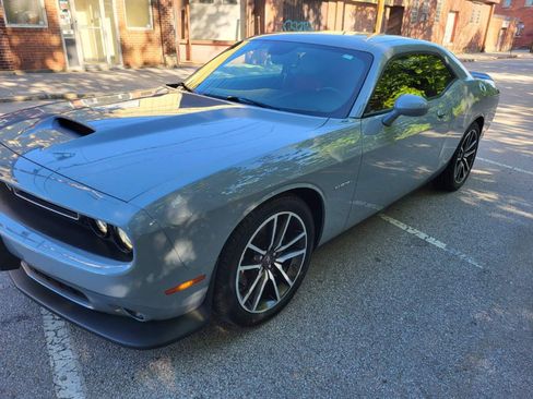 Used 2022 Dodge Challenger R/T RWD image 4