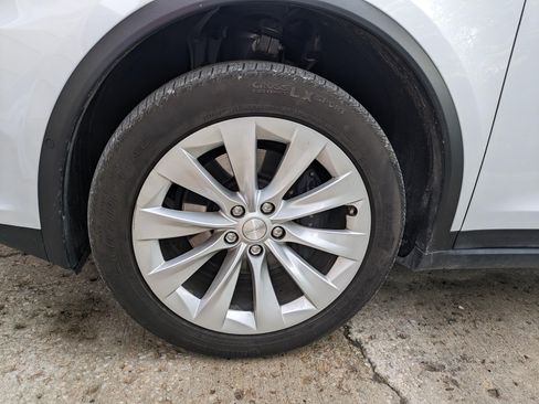 Used 2020 Tesla Model X image 5