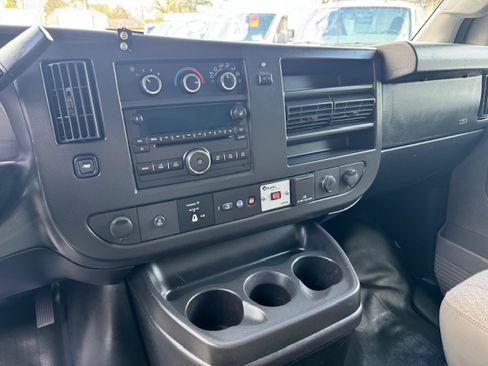 Used 2017 Chevrolet Express 3500 image 17