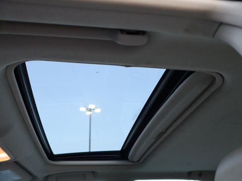 Used 2012 Toyota Camry image 18