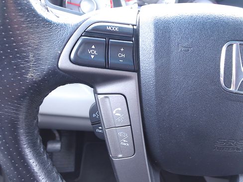 Used 2011 Honda Pilot Touring image 31