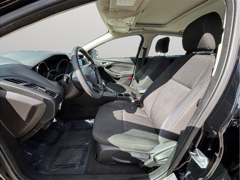 Used 2017 Ford Focus SEL image 2