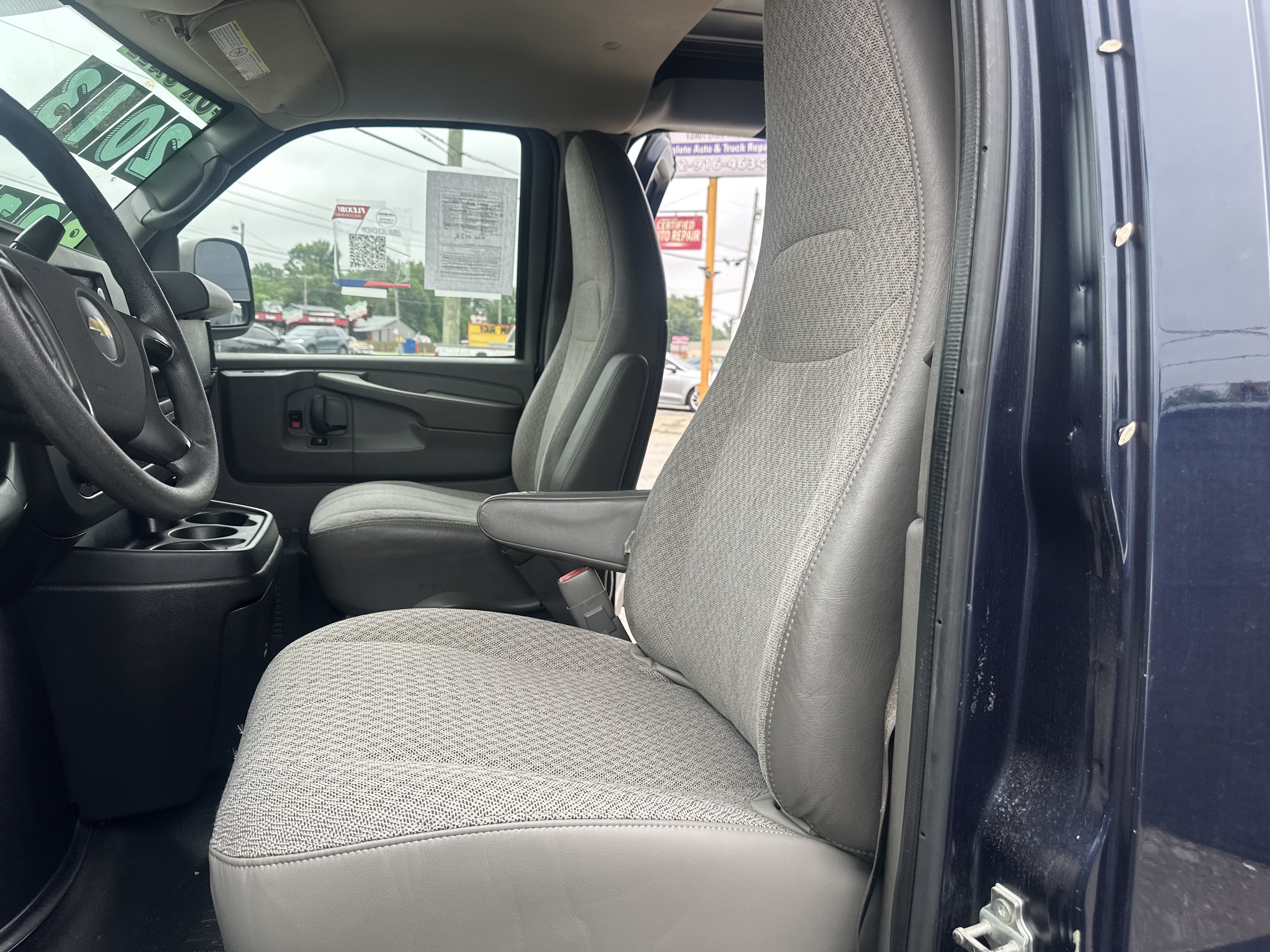Used 2013 Chevrolet Express 2500 RWD image 3