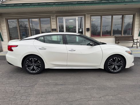 Used 2017 Nissan Maxima Platinum image 1