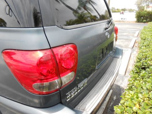 Used 2006 Toyota Sequoia 2WD SR5 image 4