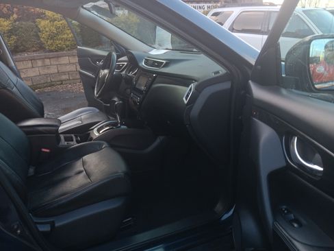 Used 2015 Nissan Rogue SV image 16