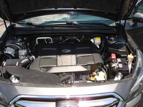 Used 2019 Subaru Outback 3.6R Limited AWD/4WD image 2