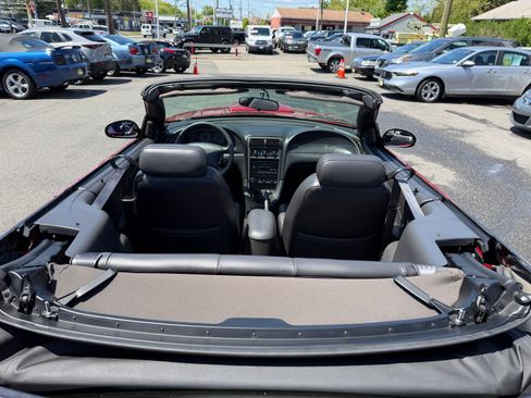 Used 2001 Ford Mustang GT Convertible RWD image 28
