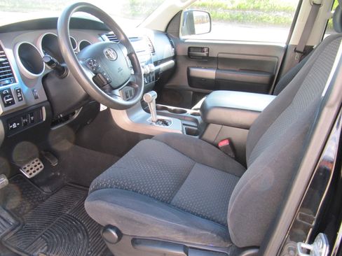 Used 2010 Toyota Tundra 4x4 CrewMax image 42