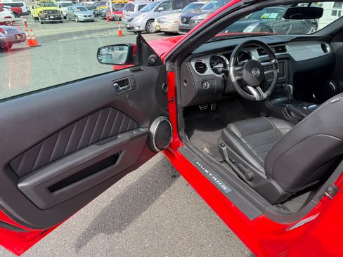 Used 2014 Ford Mustang Premium image 2