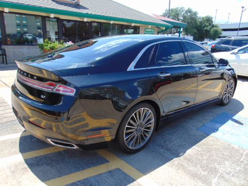 Used 2015 Lincoln MKZ image 9