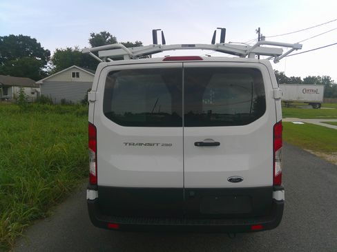 Used 2025 Ford Transit 250 Low Roof RWD image 5