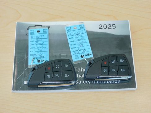 Used 2025 Chevrolet Suburban Z71 image 35