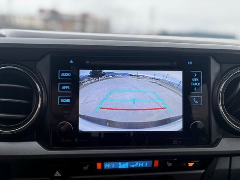 Used 2016 Toyota Tacoma TRD Off-Road image 18