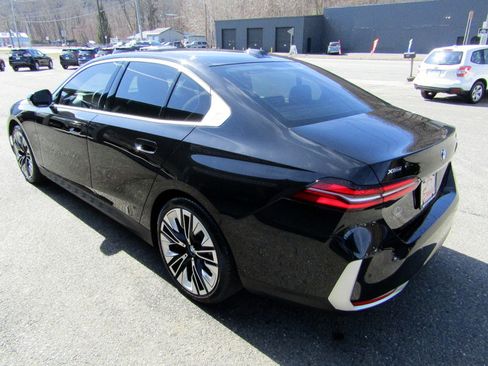 Used 2025 BMW 530i xDrive image 5