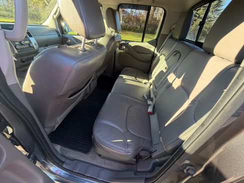 Used 2016 Nissan Frontier SV image 18