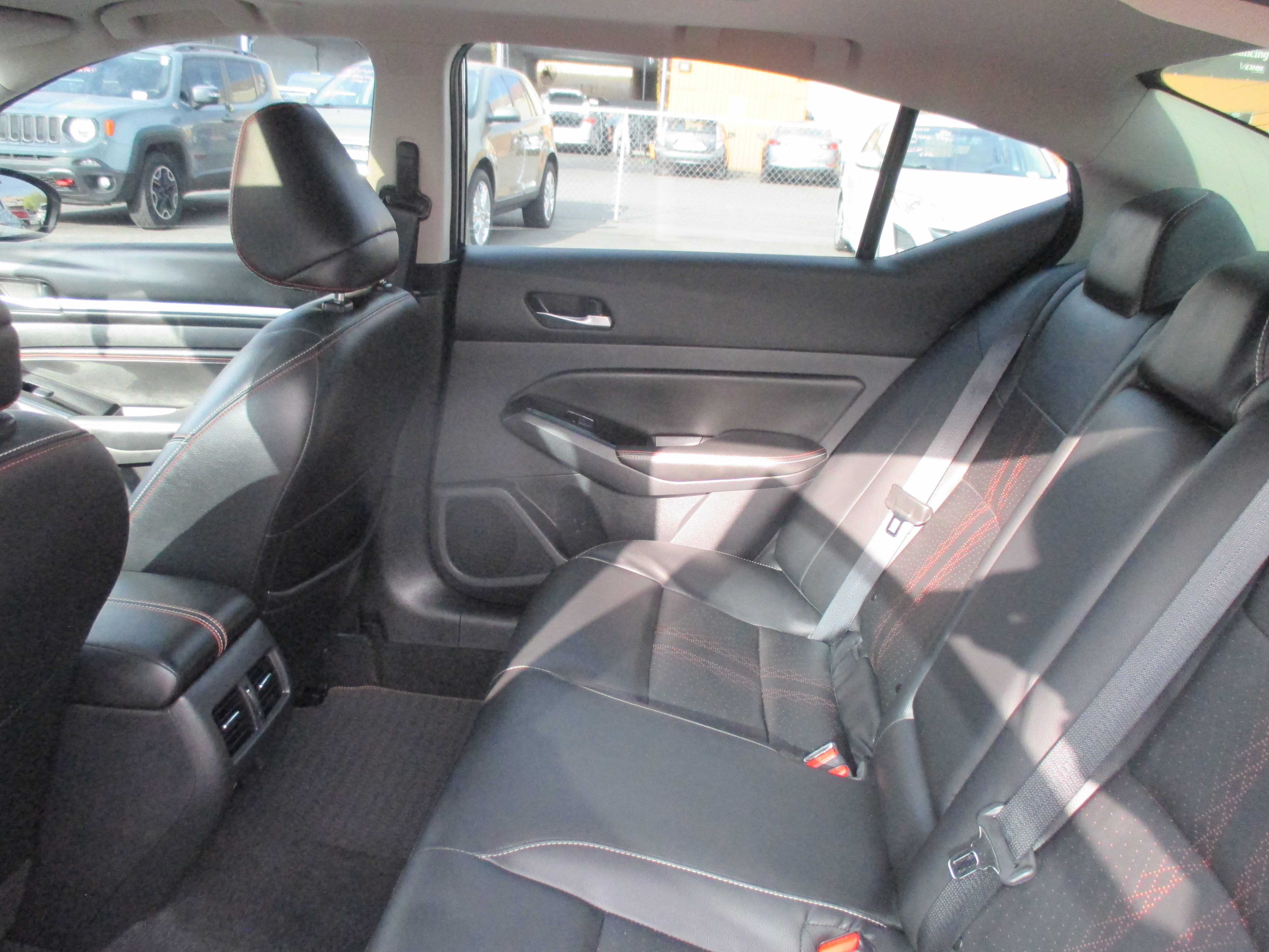 Used 2023 Nissan Altima 2.0 SR FWD image 12