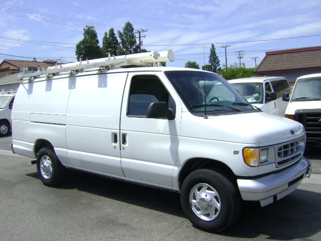 Used 2002 Ford E-350 and Econoline 350 Extended Super Duty RWD image 3