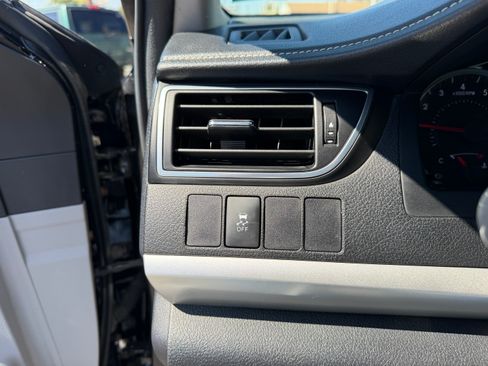 Used 2017 Toyota Camry SE image 7