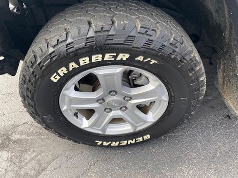 Used 2018 Jeep Wrangler Unlimited Sport image 4