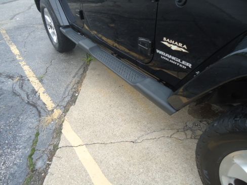 Used 2014 Jeep Wrangler 4WD Unlimited Sahara image 7