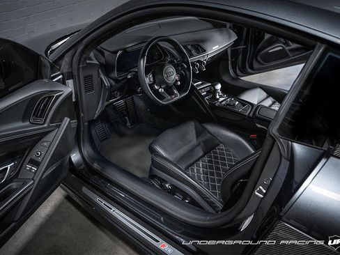 Used 2017 Audi R8 V10 plus image 7