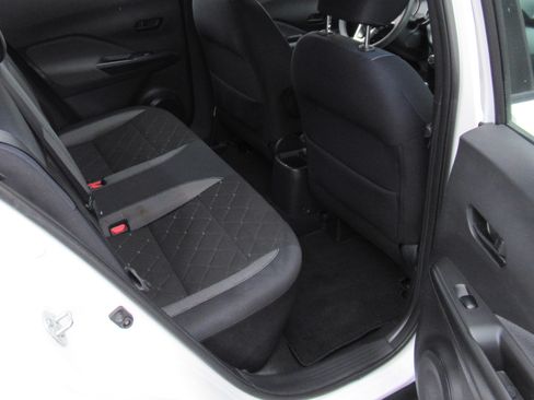 Used 2018 Nissan Kicks S image 18