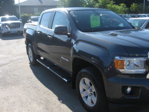 Used 2016 GMC Canyon 4x4 Crew Cab SLE image 3