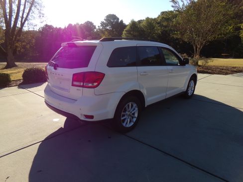 Used 2014 Dodge Journey SXT image 5